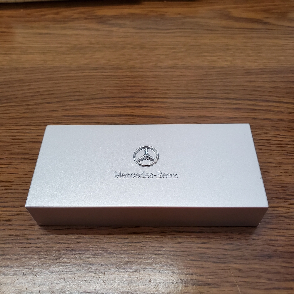 MERCEDES BENZ KEYCHAIN
